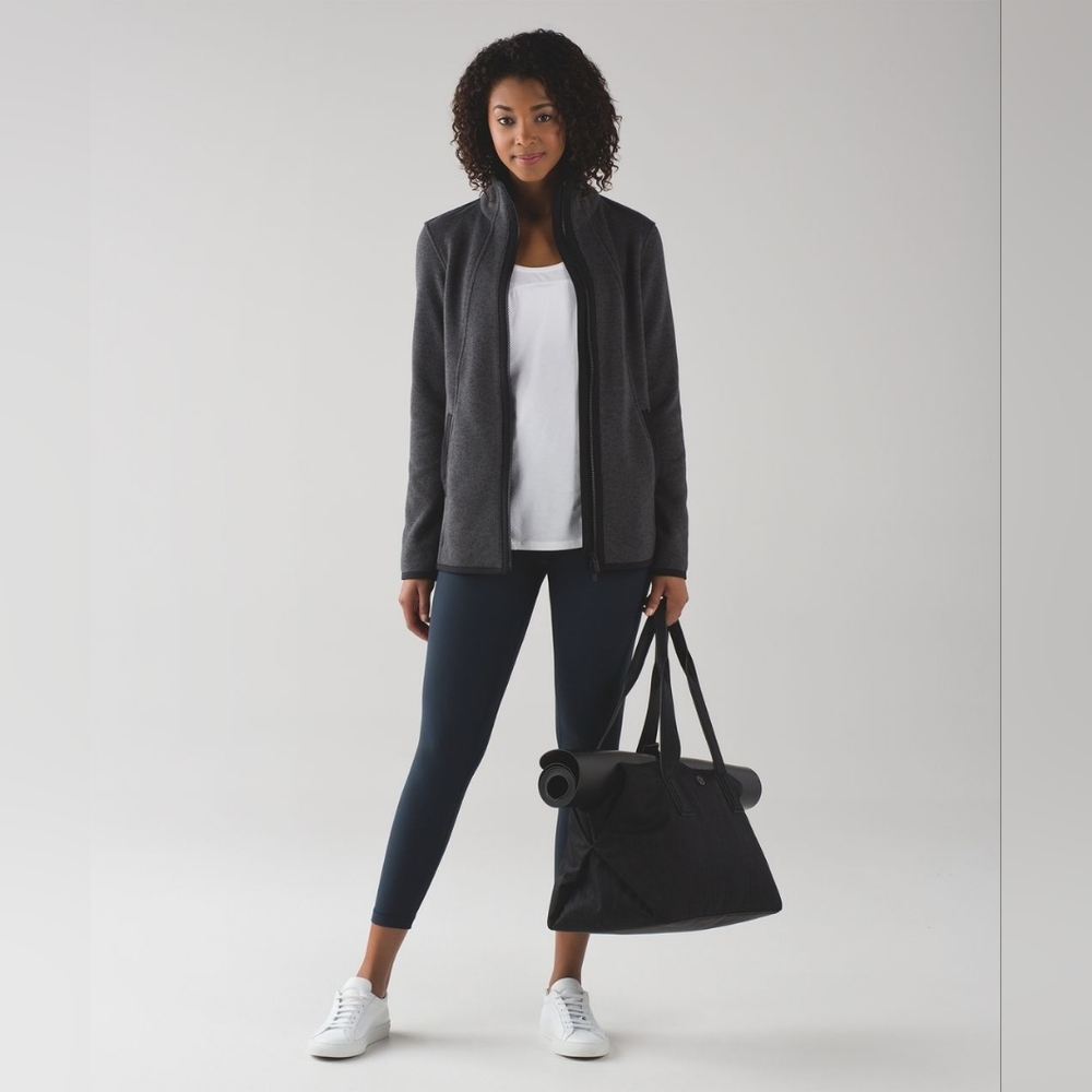 Lululemon Athletica Its Fleecing Cold Jacket In Heathered Black - Size 4 - Picture 2 of 9